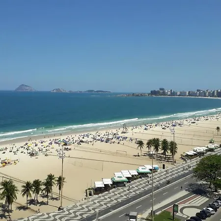 Belíssimo APTO 2 quartos Copacabana á 3 minutos andando para praia
